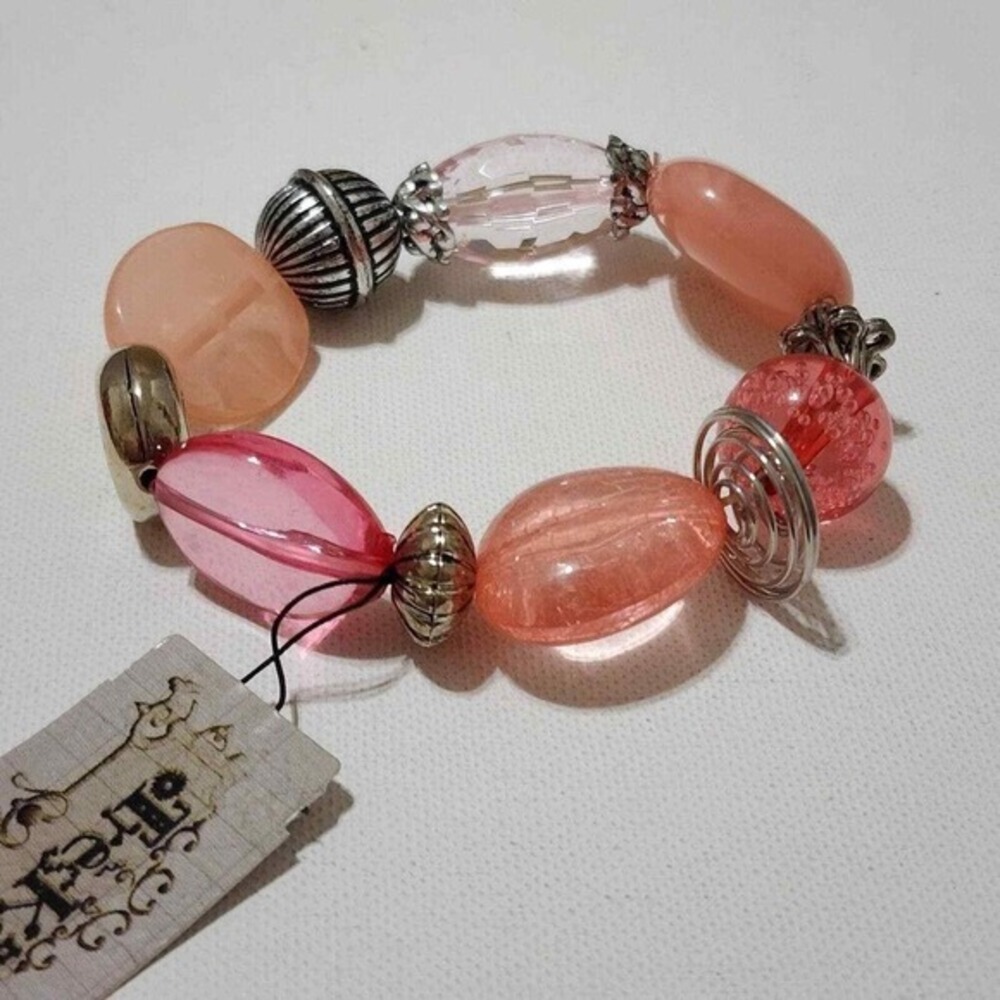 Treskaโ pink beaded stretch bracelet new!!!